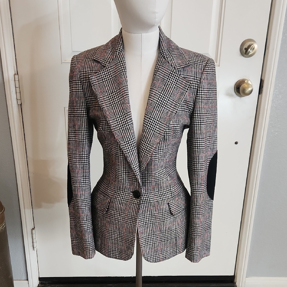 Elegant Women's Plaid Blazer with Black Accents